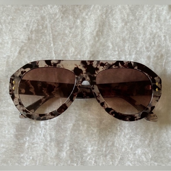 NWOT Tortoiseshell Aviator Sunglasses in Crazy Tort - Picture 4 of 7